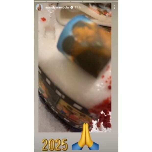 El pastel con el que Aracely Arámbula celebró a su hijo Miguel / Foto: Instagram