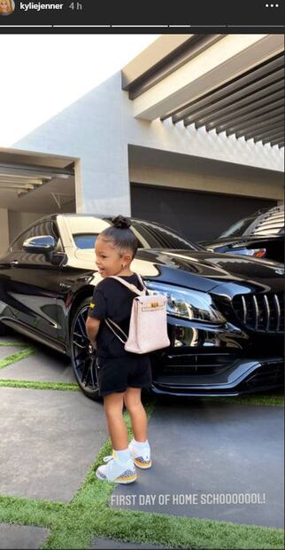 Stormi, hija de Kylie Jenner, regresa a la escuela con mochila de más de 200 mil pesos