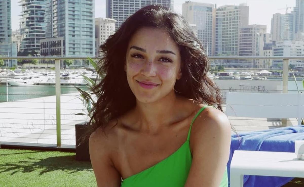 Ale Capetillo conquista Instagram con elegante desfile de bañadores
