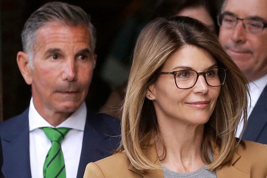 Hijas de Lori Loughlin, devastadas tras declararse culpable de fraude universitario
