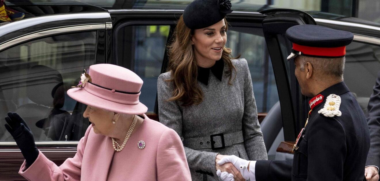 Después de siete años Kate Middleton y la reina Isabel II acuden a un evento en solitario