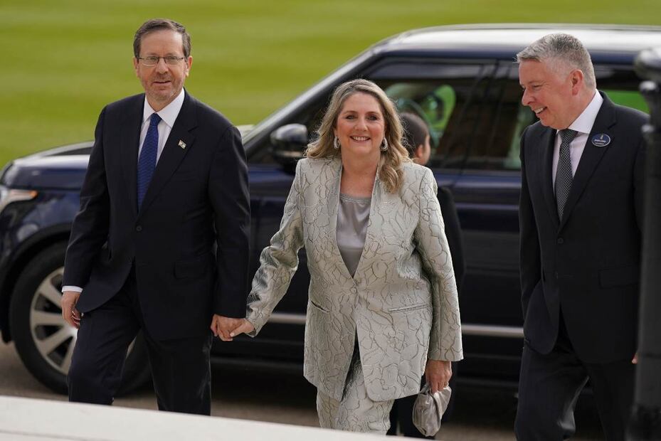 Carlos III recibe a reyes, reinas y jefes de Estado previo a su coronación