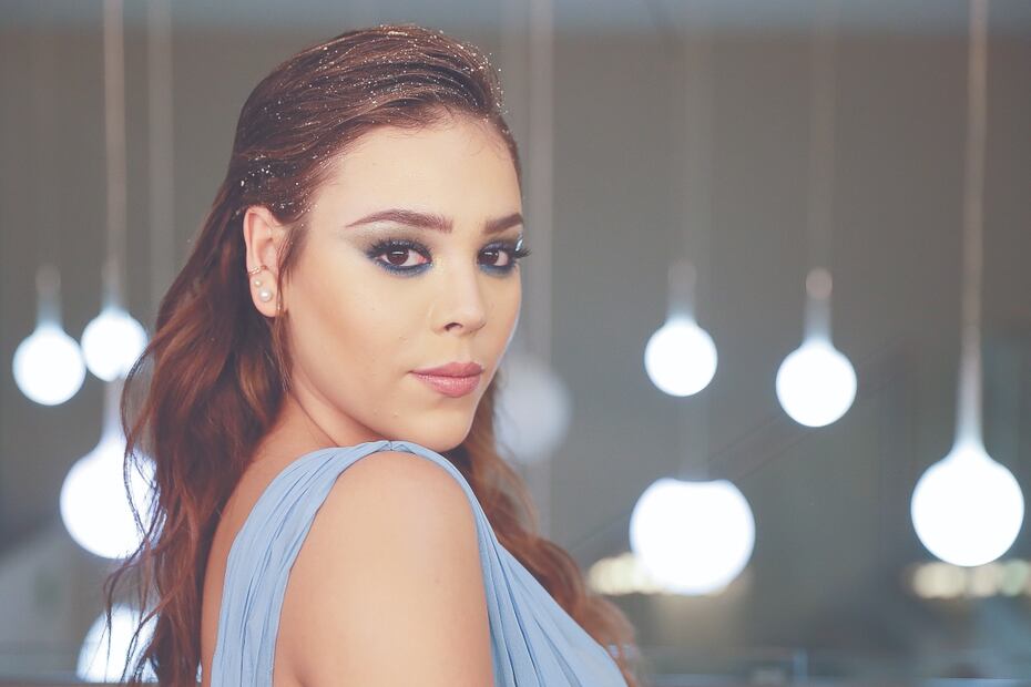 Danna Paola y Ester Expósito las reinas de Tik Tok con atrevido baile 