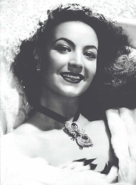 María Félix será interpretada por Sandra Echeverría en serie de Televisa Univisión