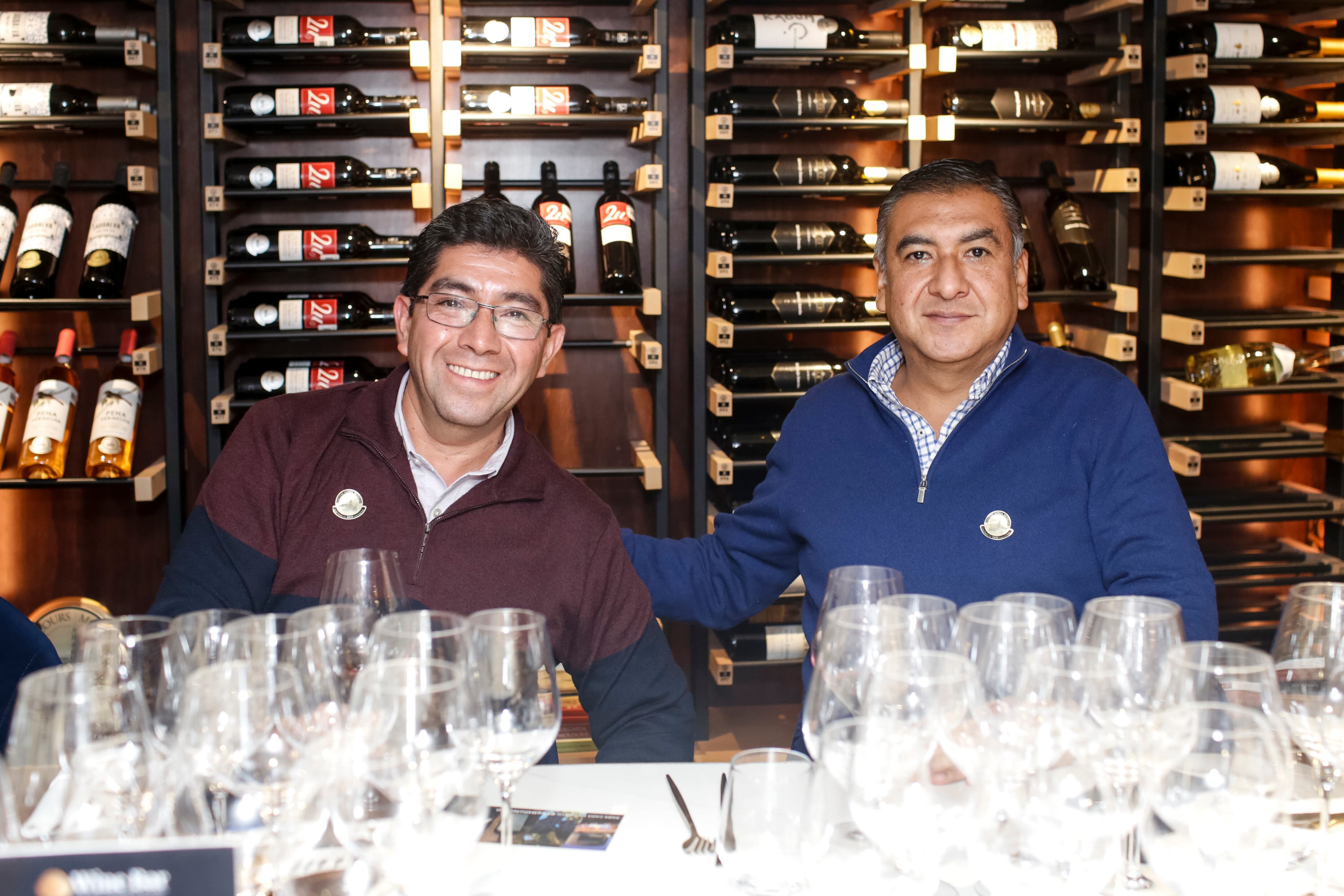 Guillermo Hernández y  Hugo Anzúres. (Foto: Esteban Torreblanca)