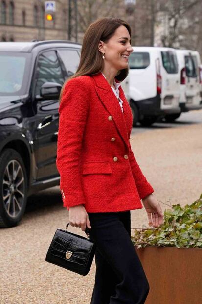 Kate Middleton arrasa en Copenhague con saco de Zara y un elegante bolso Midi Mayfair
