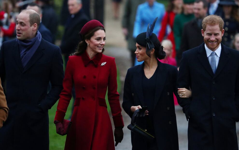 VIDEO: El príncipe William y Meghan Markle en una disputa navideña 