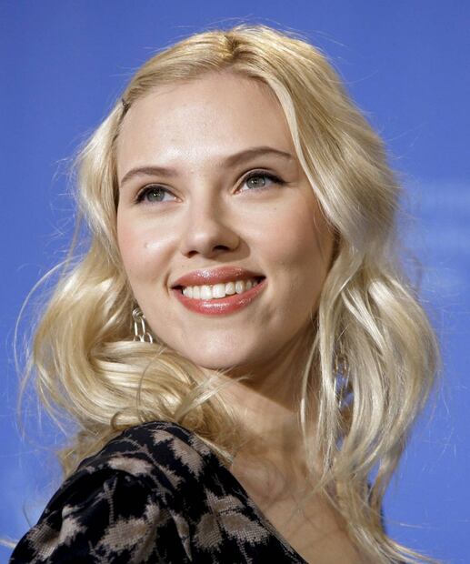 Scarlett Johansson enloquece a sus fans con foto como Black Widow