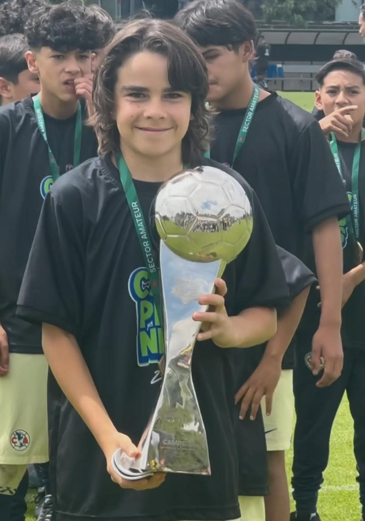 Desde pequeño, Paulo, el hijo de Paola Rojas, entrena futbol / Foto: Instagram @paolarojas