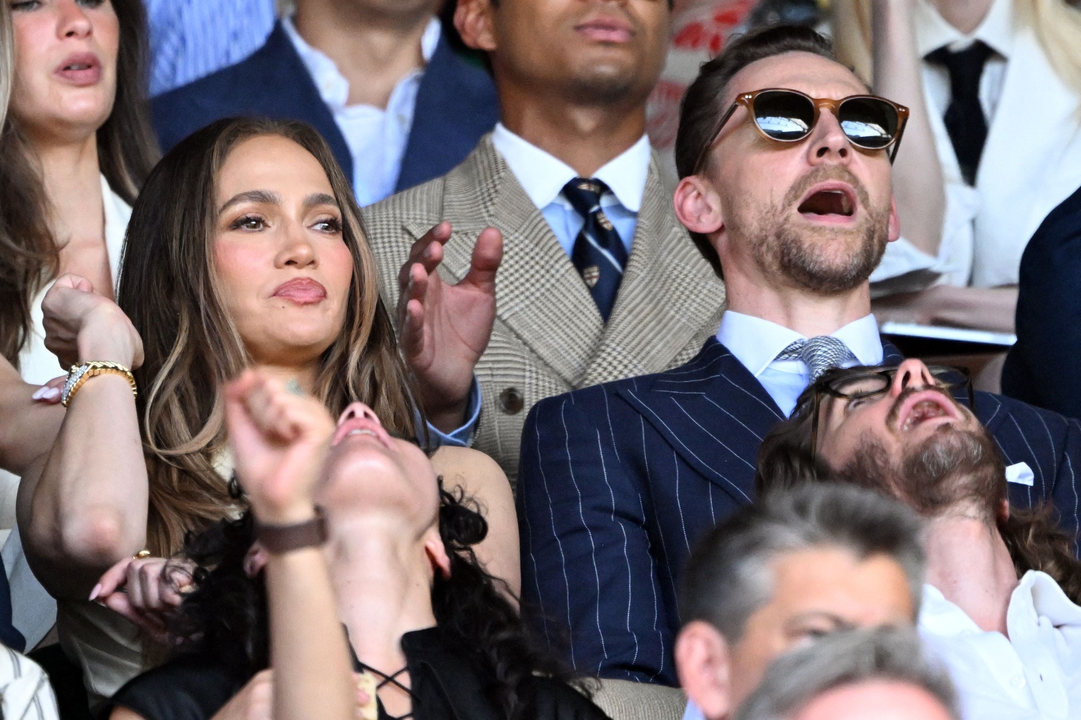 Jennifer López y Tom Hiddleston. (Foto: AFP)