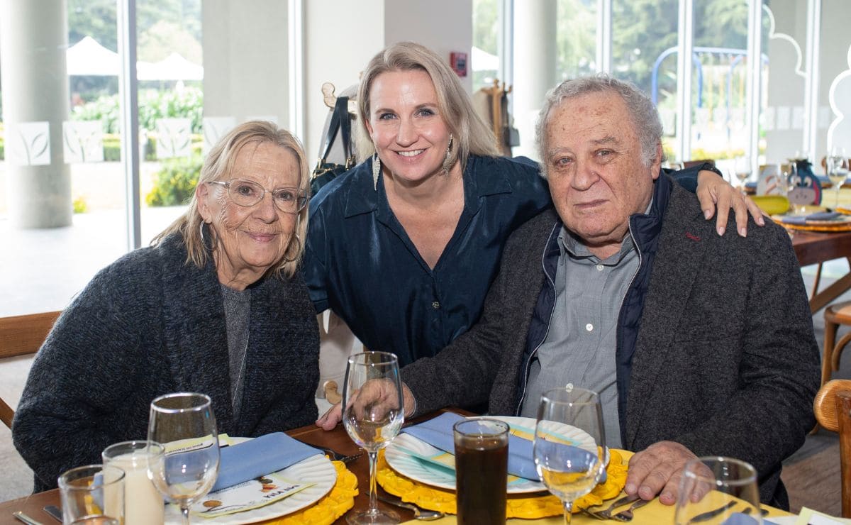 Esther, Ester y Pedro Nassar en el bautizo de Enzo, hijo de Alejandro Etienne y Jessica Nassar / Foto: Esteban Torreblanca