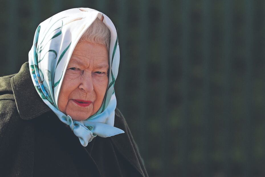La reina Isabel II asistió al bautizo de August y Lucas, sus bisnietos