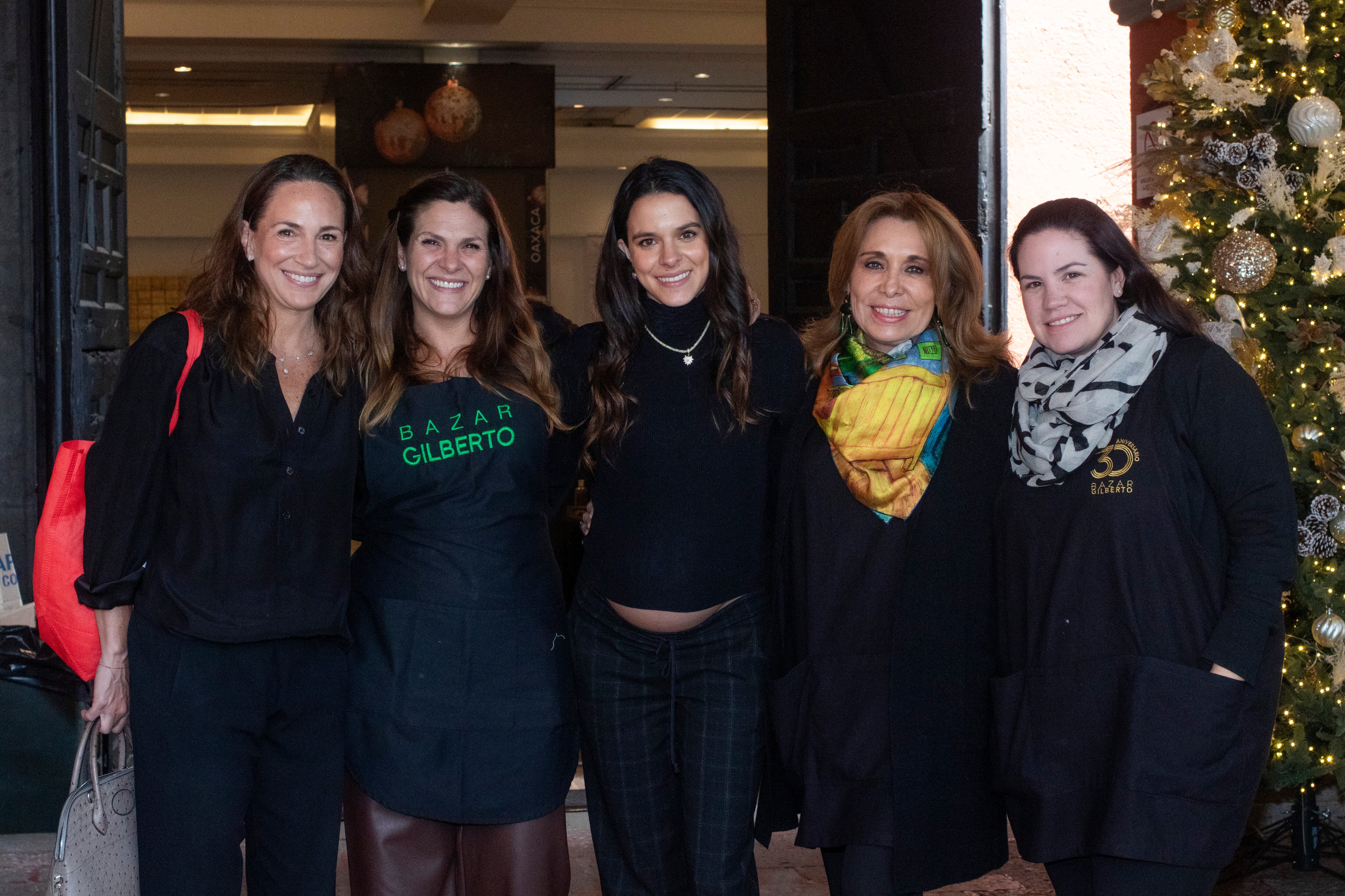 Mariana Baños, Sofía Servitje, Cecilia Bravo, Clara Poumian y Adriana Autrey. (Foto: Angélica Chema)