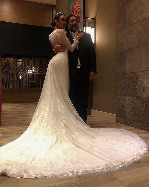 La esposa de Jorge Hank Rhon, Carolina Kabande, se suma al #10yearschallenge 