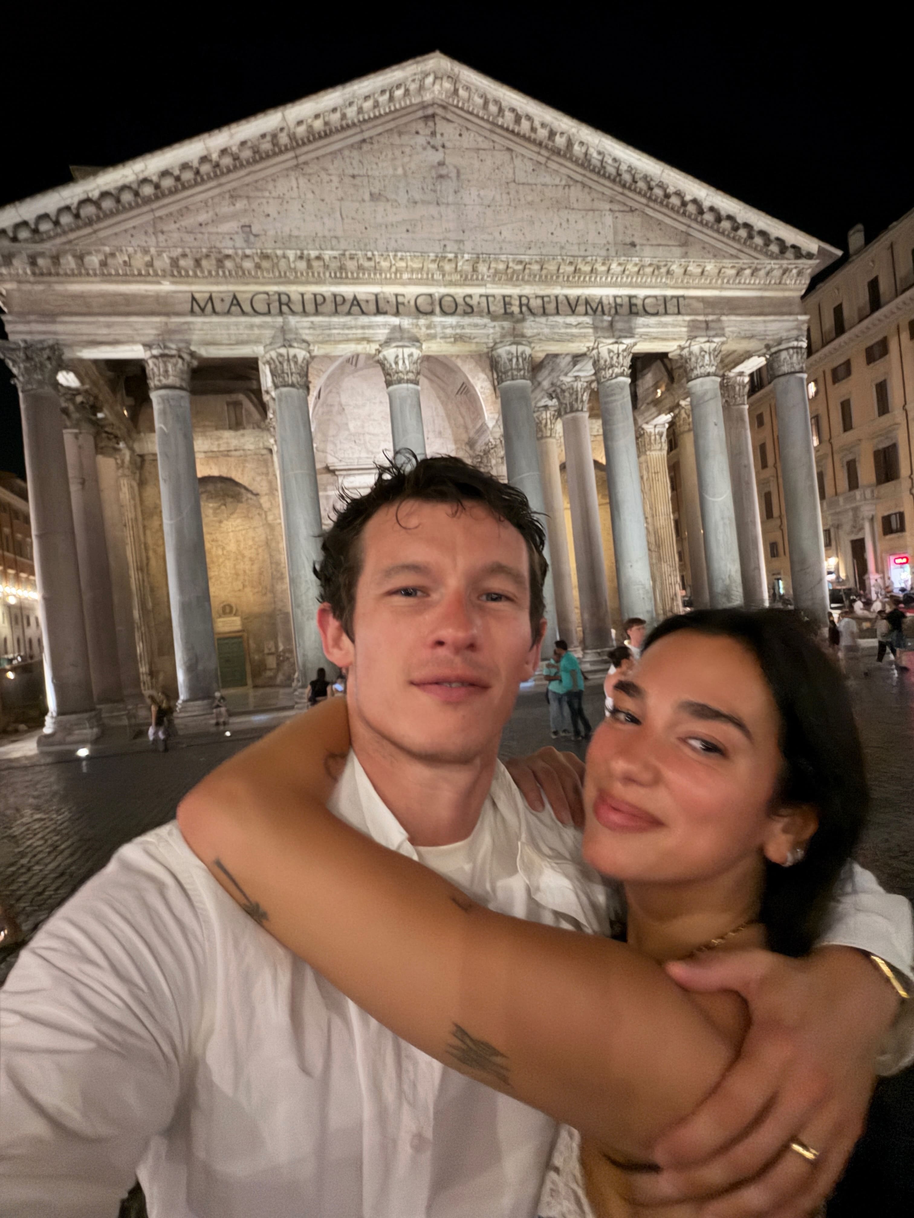 Dua Lipa y Callum Turner. (Foto: Instagram)