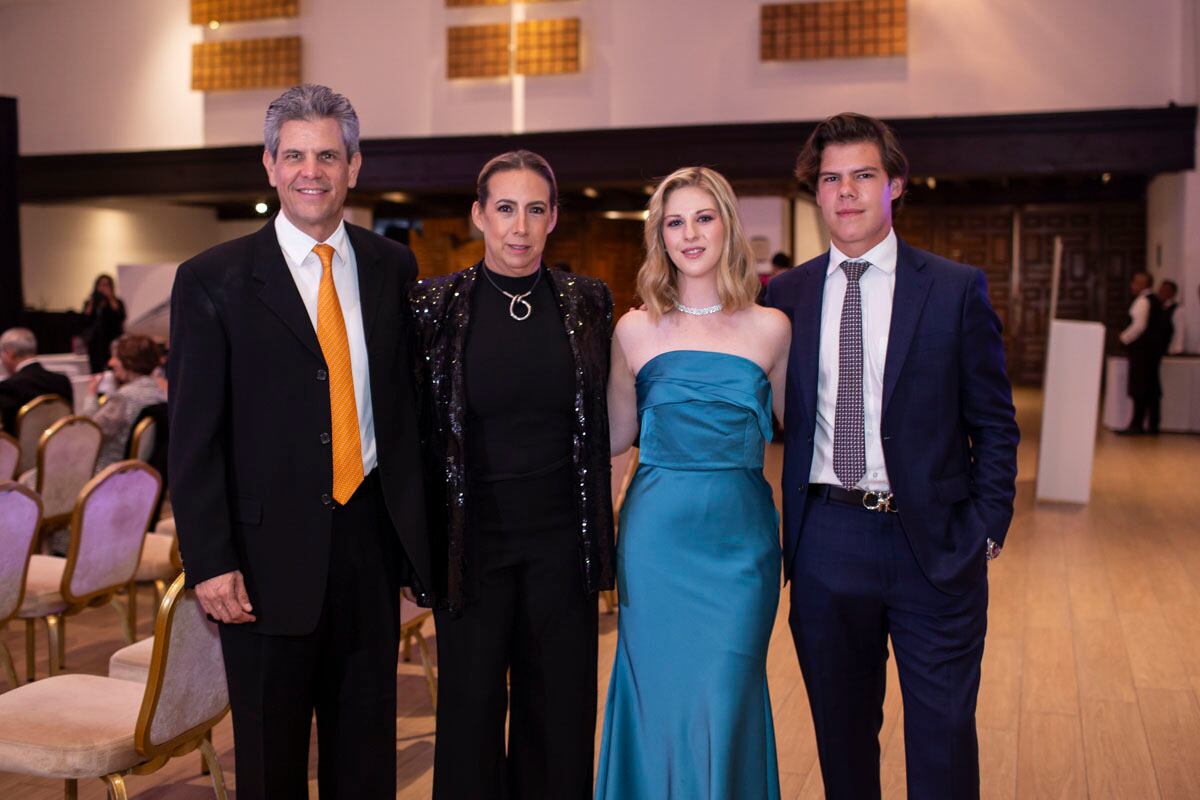 Víctor Urquiza, Mirila León de Barra, Olga Carlota Rivera Martínez del Río y Mateo Urquiza. (Foto: Esteban Torreblanca)