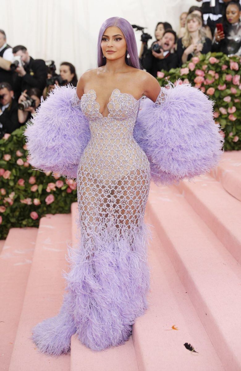 A Kylie Jenner le quitan el título como la millonaria más joven y la acusan de falsificación