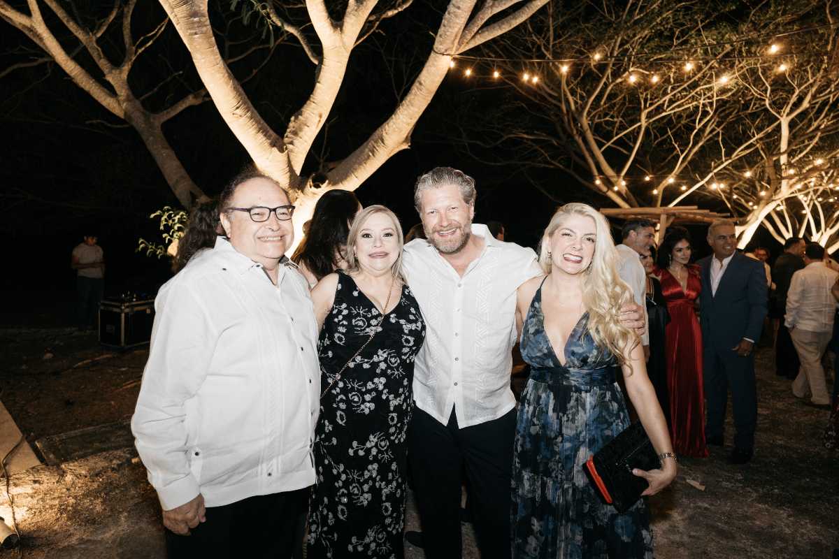 Manuel López San Martín y Celina Palomera se casaron en una mística boda