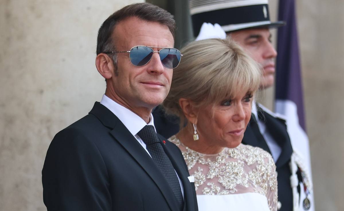 Brigitte Macron y su llamativo "look nupcial" para recibir a la familia real tailandesa