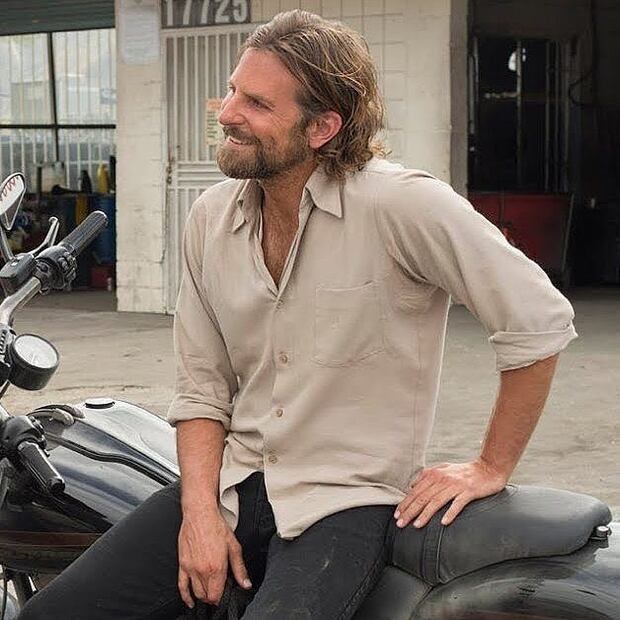 El nuevo bigote de Bradley Cooper y otros looks a lo largo de su carrera 