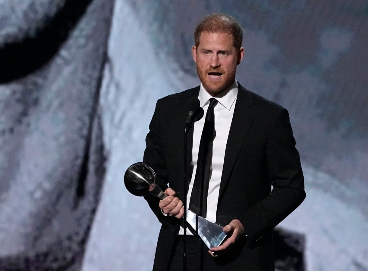 El príncipe Harry junto a Meghan Markle en los ESPY Awards 2024 / Foto: AP