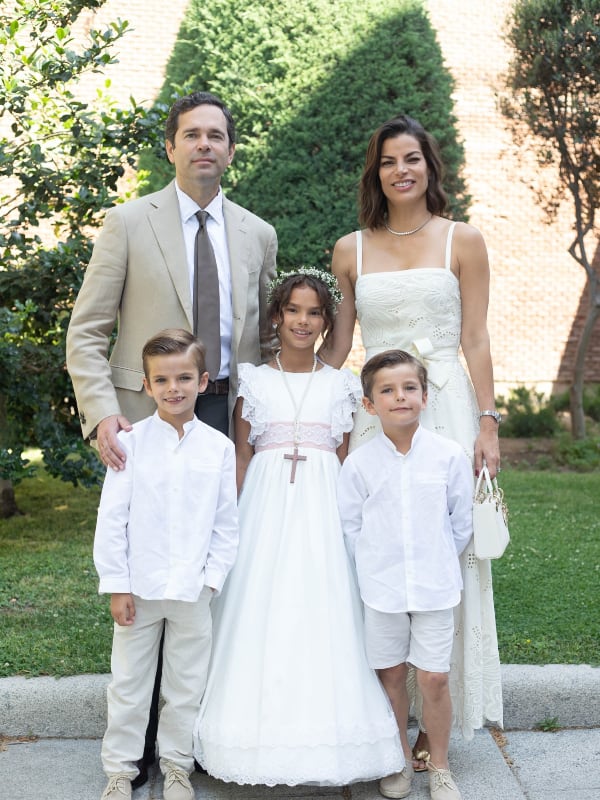 Bárbara Coppel y Alejandro Hank celebraron la primera comunión de su hija Amaïa / Foto: Instagram