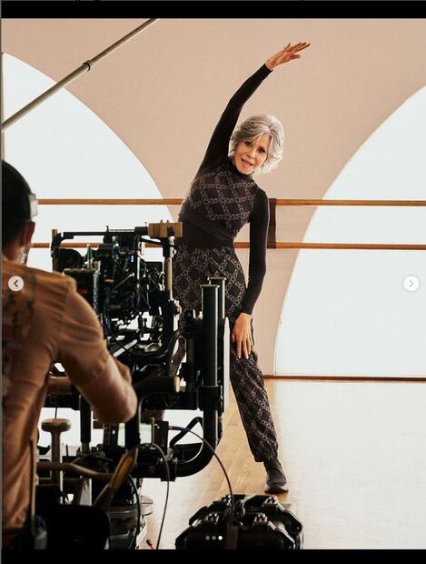 Jane Fonda, a sus 84 años, modela ropa deportiva de H&M