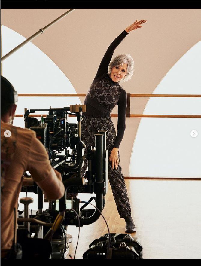 Jane Fonda, a sus 84 años, modela ropa deportiva de H&M