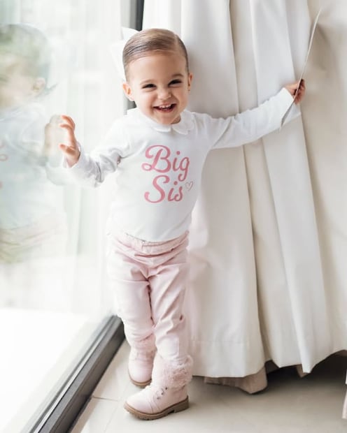 La pequeña Mariel, una orgullosa hermana mayor / Foto: Instagram