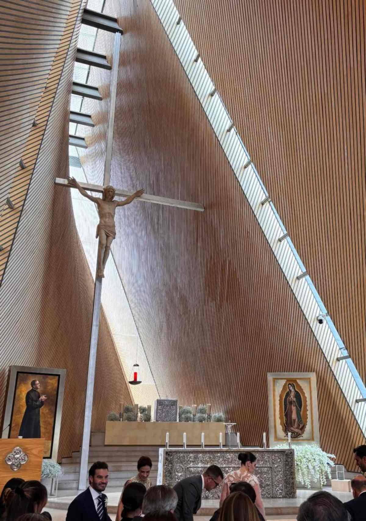 Ana Isabel Slim y Pepe Chedraui se casaron en la Parroquia de San Josemaría Escrivá / Foto: Instagram
