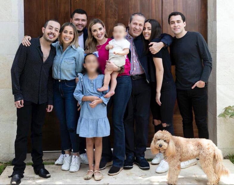 Eruviel Ávila presume foto con toda su familia