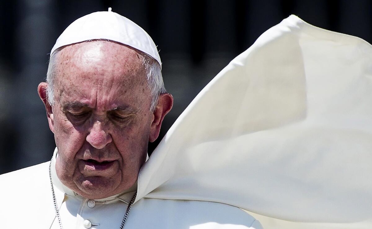 Muere el médico del papa Francisco por Covid-19