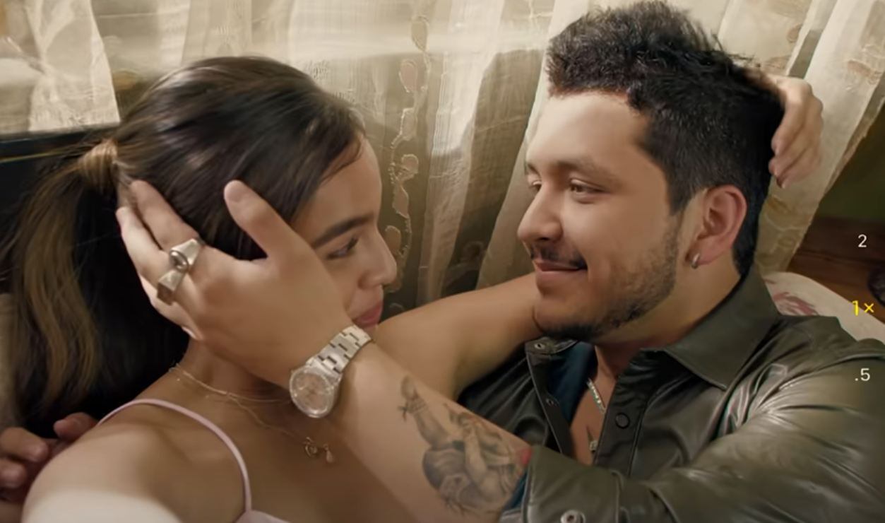 Christian Nodal, de la mano y feliz con la guapa Mariana García