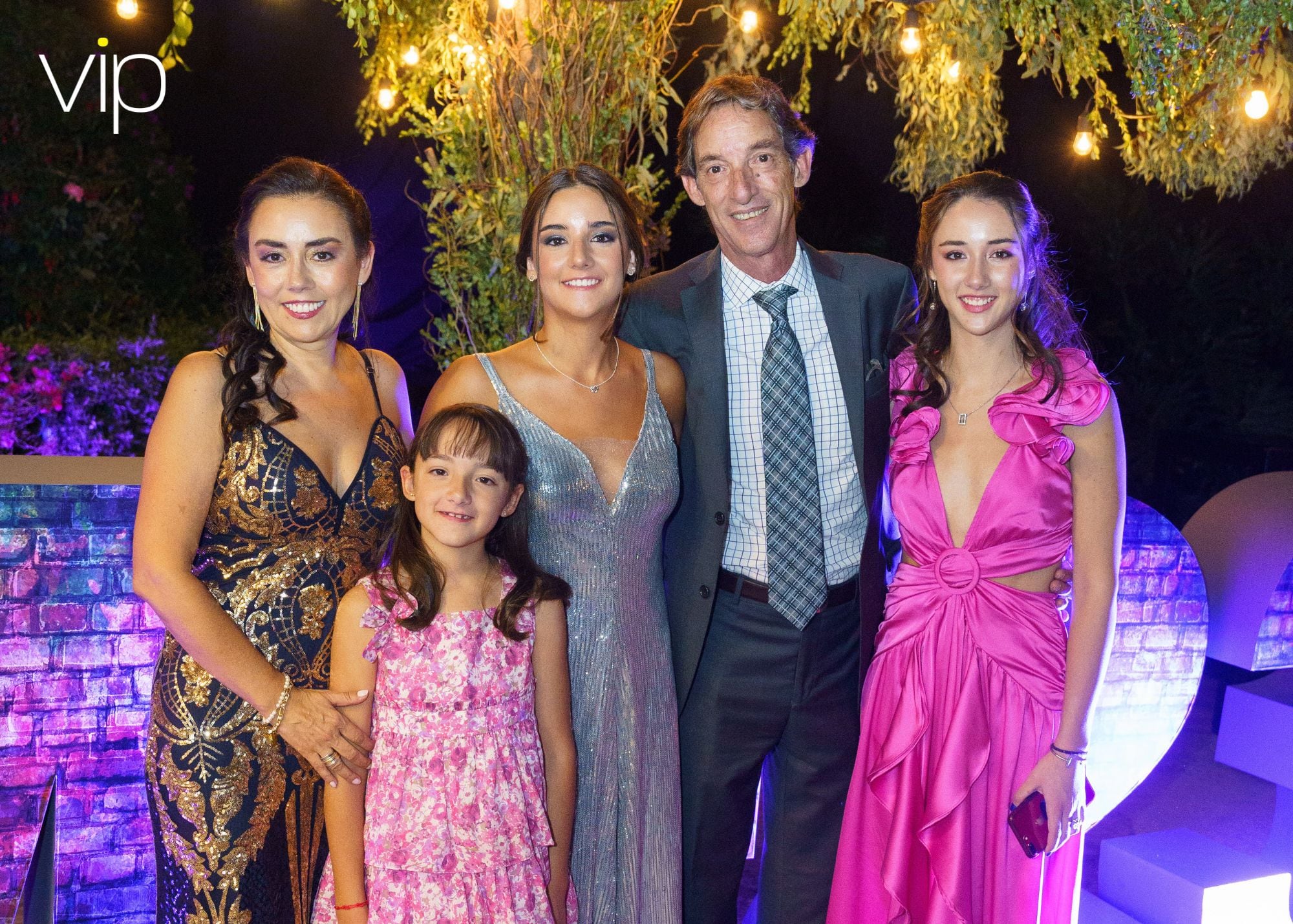 Angélica Rousselon e Inés y Daniela Lascurain con Juan Bosco y Andrea Lascurain. (Foto: Héptor Arjona)