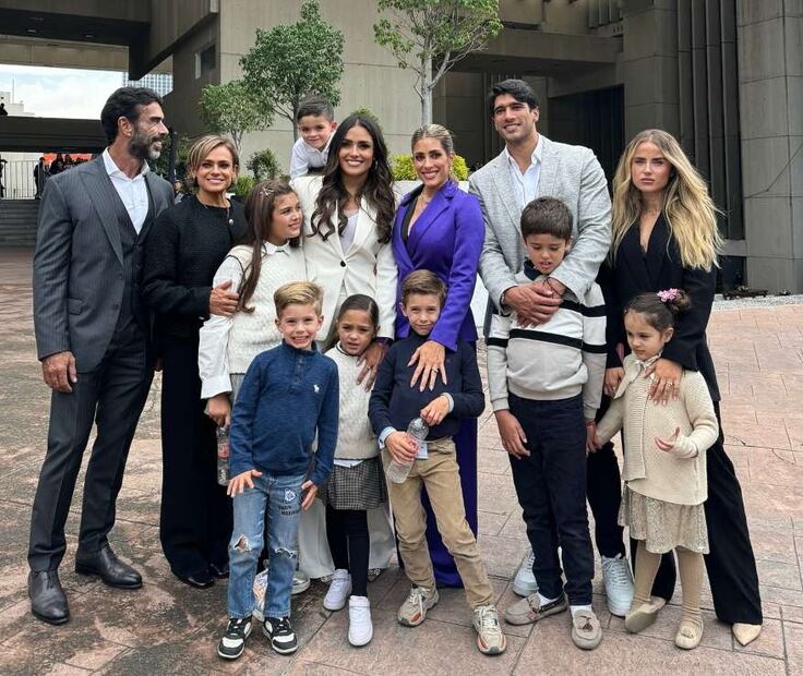 Alessandra Rojo de la Vega junto a su familia / Foto: Instagram