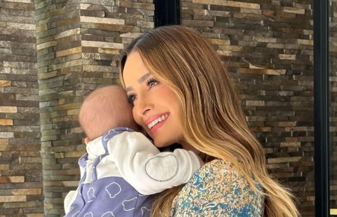 Cynthia Rodríguez con León, su hijo con Carlos Rivera / Foto: Instagram