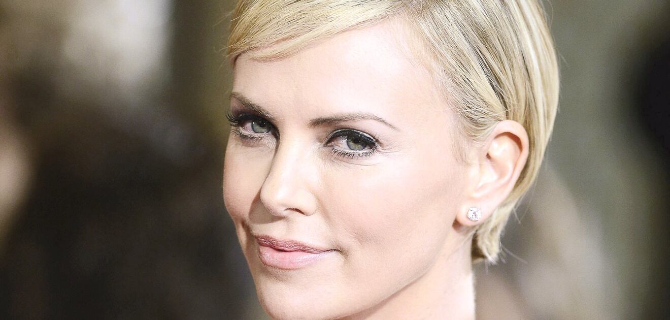 <p>El hijo de Cherlize Theron decidió ponerse vestido debido a su gusto por la princesa de Frozen.&nbsp;<strong>(Fotos: Archivo El Universal, Fameflynet)</strong></p>

