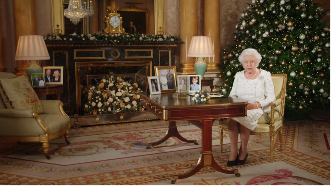 Así le dio la bienvenida a su familia la reina Isabel II a Meghan Markle