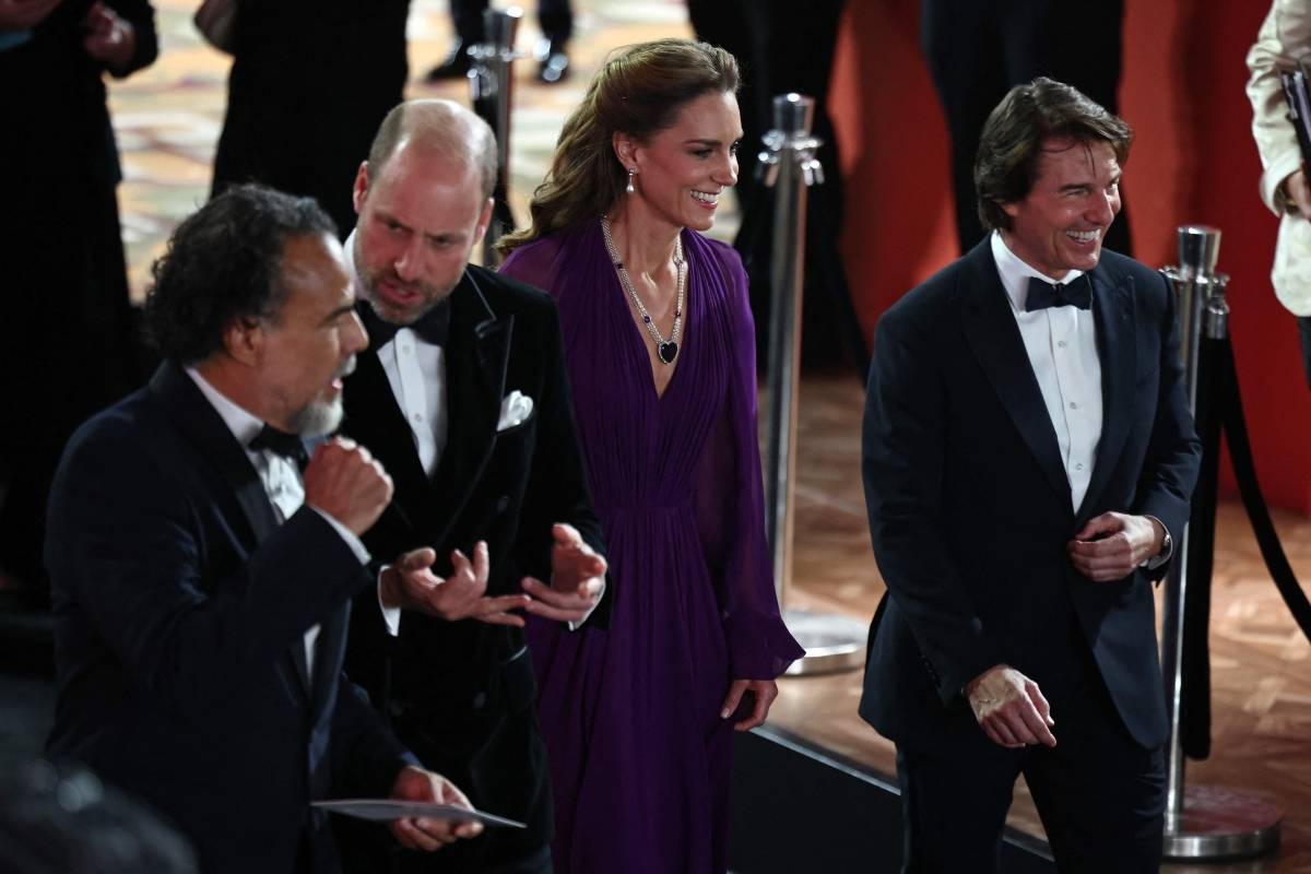 Los príncipes de Gales junto a Alejandro González Iñárritu y Tom Cruise (Foto: AFP)