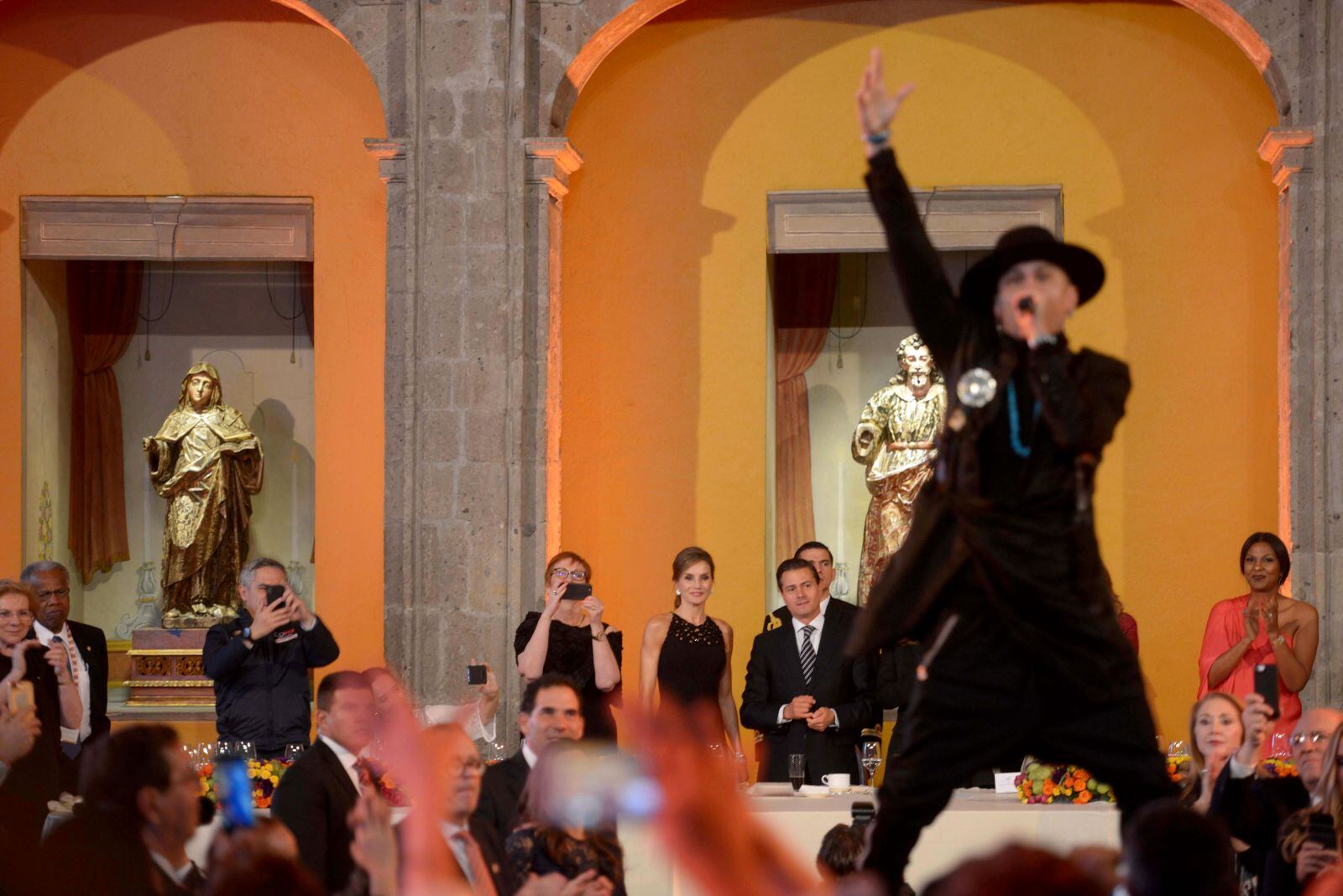 El baile de la reina Letizia en México