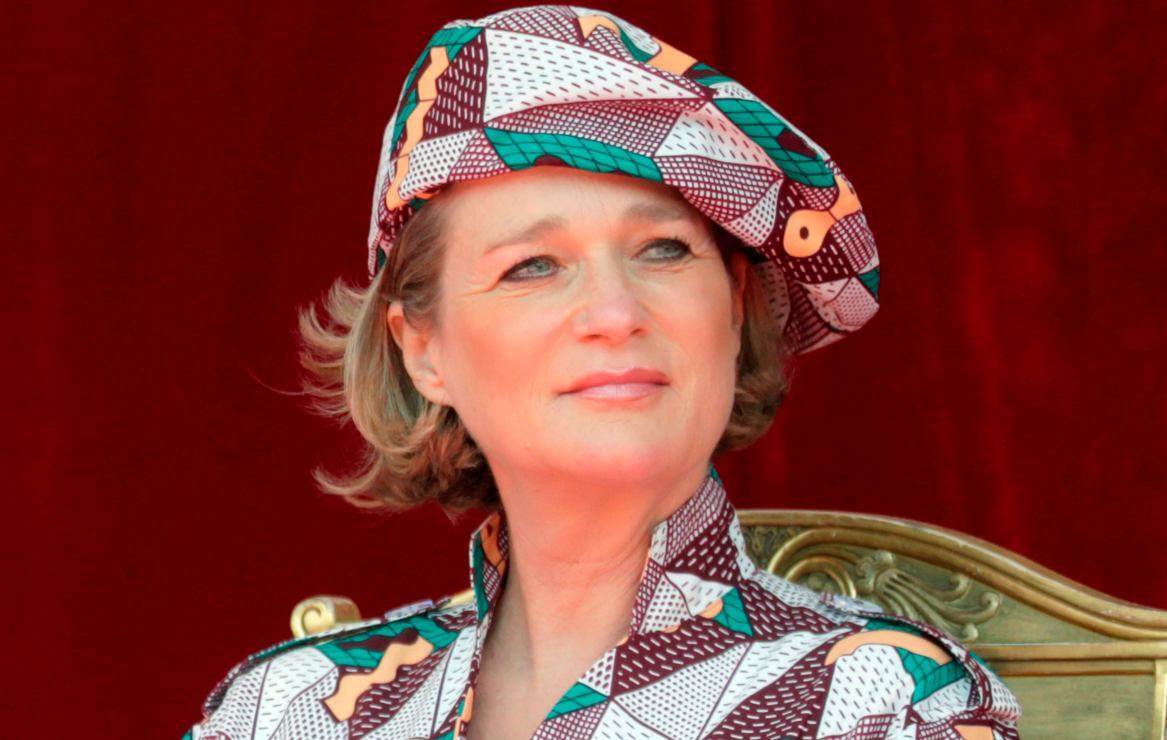 La princesa Delphine de Bélgica asiste a la fiesta nacional de su país con un imponente look