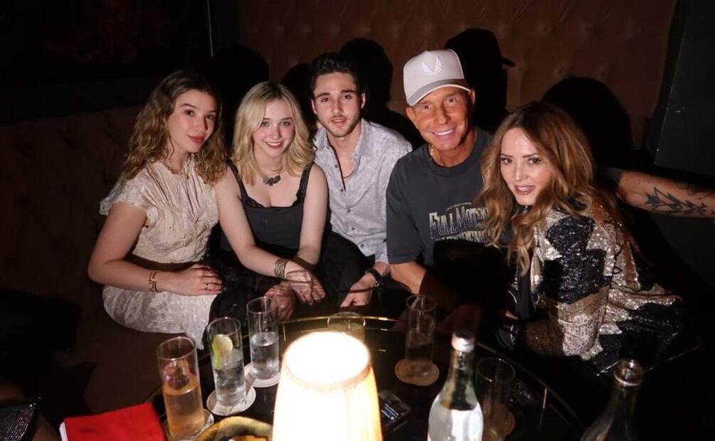 Mía Rubín, Nina Rubín, Tarik Othon, Erik Rubín y Andrea Legarreta / Foto: Instagram
