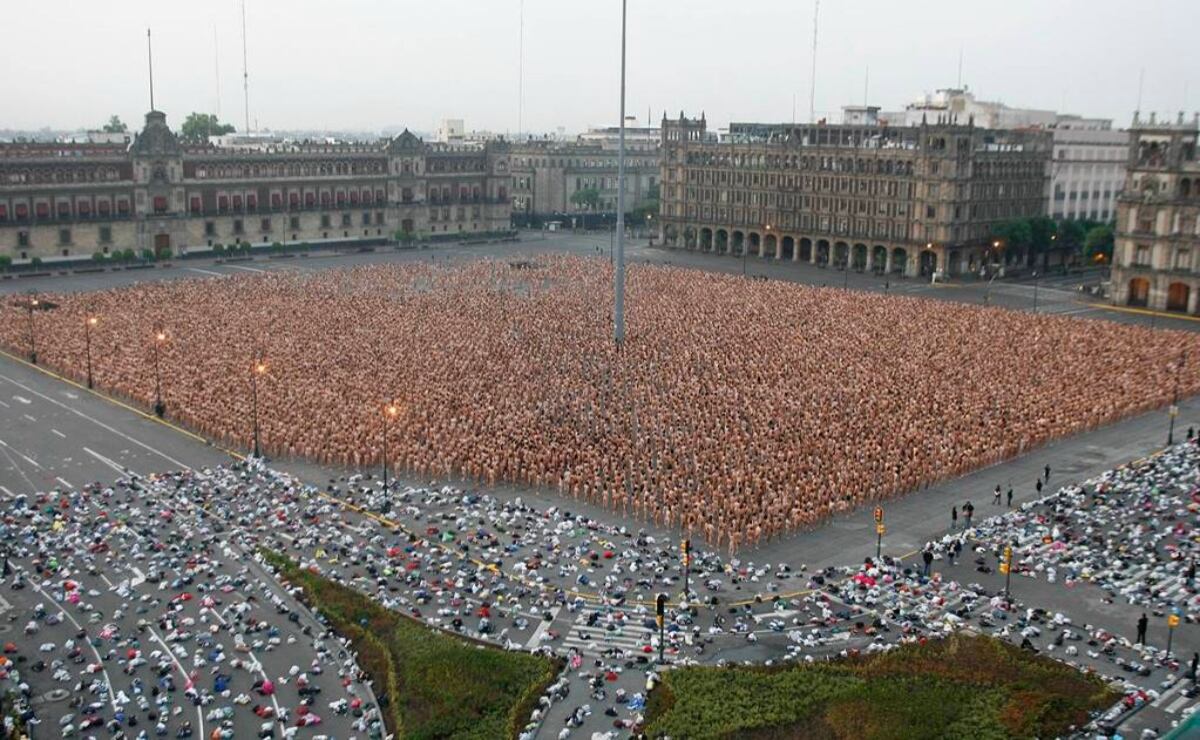 ¿Posaste desnudo para Tunick? Ahora puedes adquirir la foto