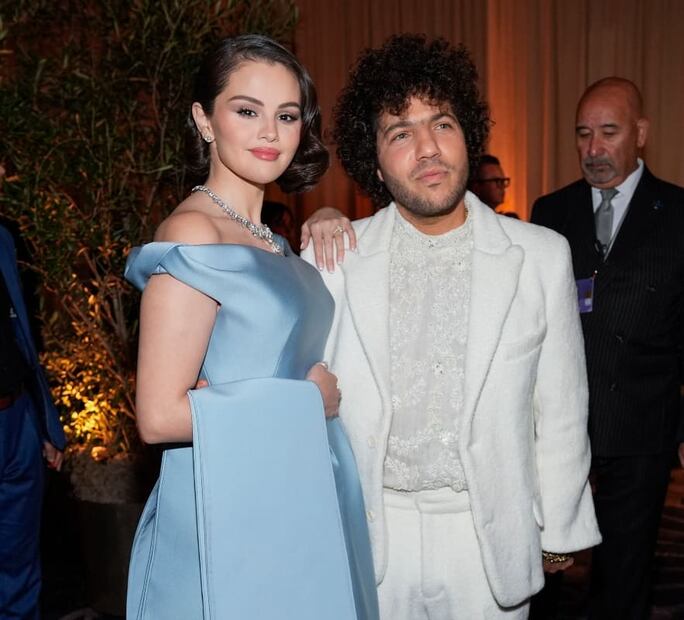 Selena Gomez con su prometido Benny Blanco / Foto: AP