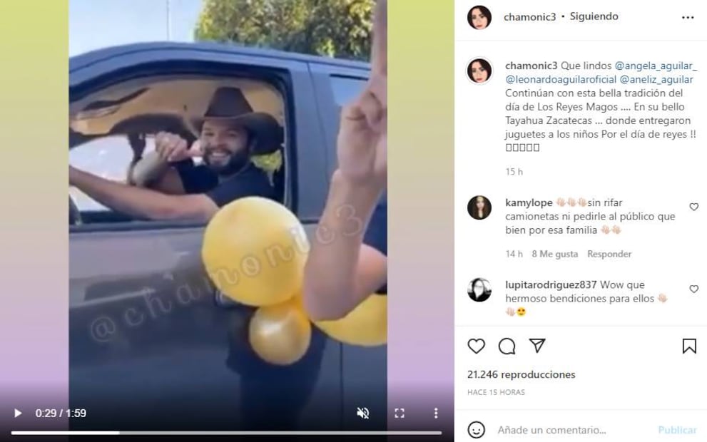 Ángela Aguilar y su familia salen a repartir juguetes en el Día de Reyes