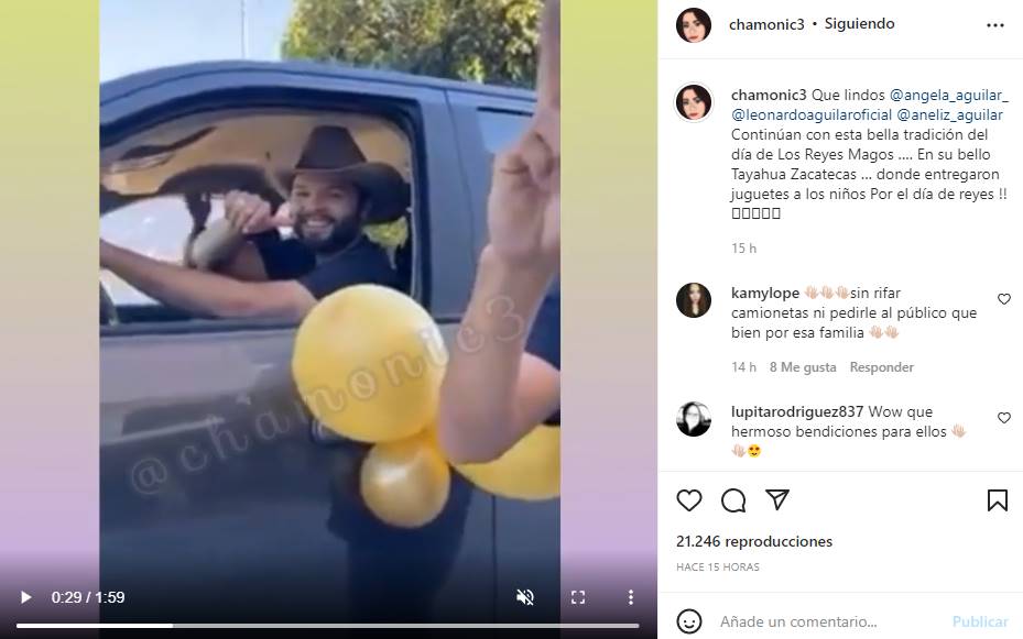 Ángela Aguilar y su familia salen a repartir juguetes en el Día de Reyes