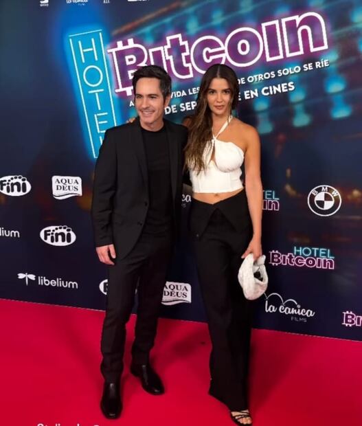 Lorena González acompañó a Mauricio Ochmann en el estreno de su película / Foto: Instagram