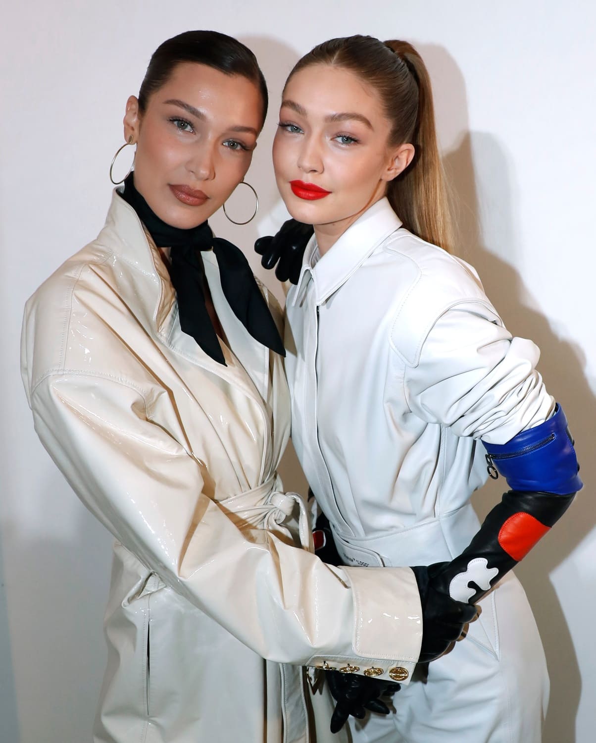 Bella y Gigi Hadid en el desfile de Louis Vuitton realizado en París durante marzo de 2019 / Getty Images