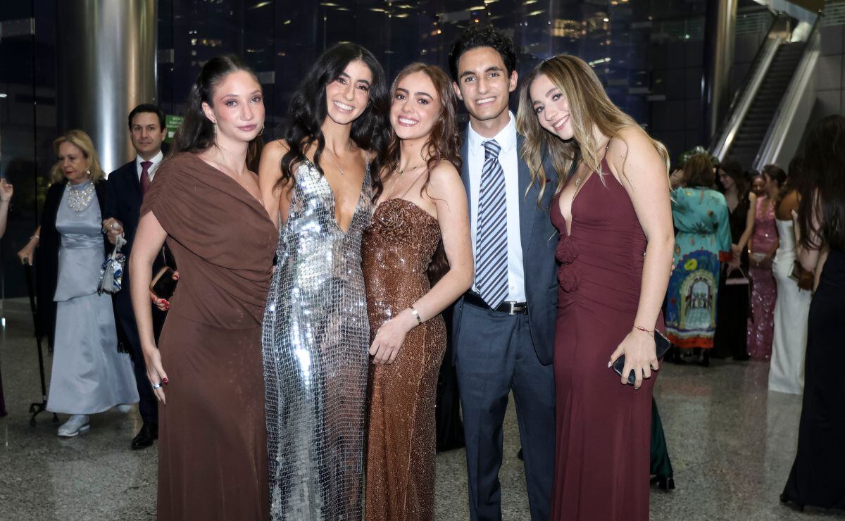 Alexandra Buzali, Regina Fis, Naomi Achar, Nathan Buzali y Esther Sacal (Foto: Esteban Torreblanca)