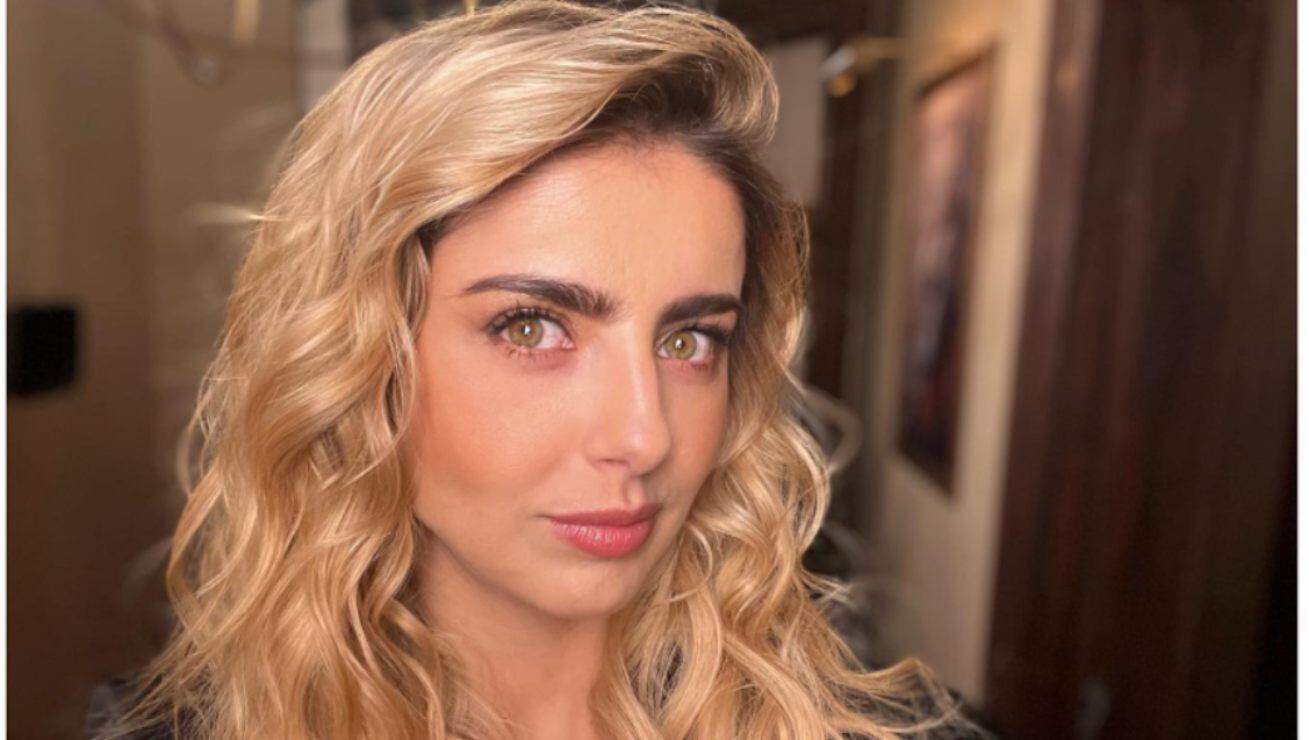 Michelle Renaud presume en bikini su abdomen plano y muestra los beneficios de los baños de hielo